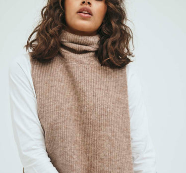 Oatmeal bib knit