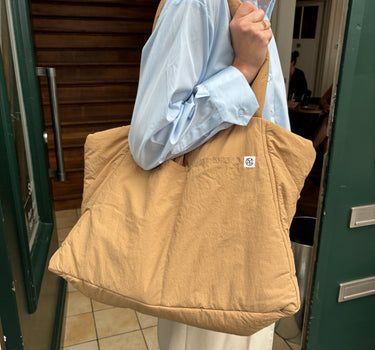 Camel shopper